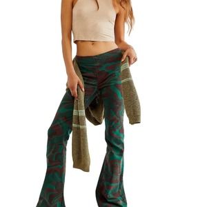 We The Free green camo flare Penny pull on pants2 back pocketsStretchy  SZ 27